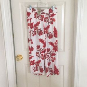 Red and white wide legged cropped pants